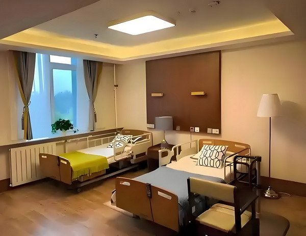 怎么样落户深圳_演硬汉成名却情路坎坷，8年不敢谈恋爱，遇小10岁的她成宠妻狂魔 却情路坎坷但那时候